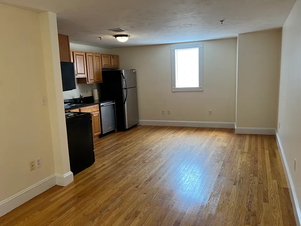 144 Washington St #3