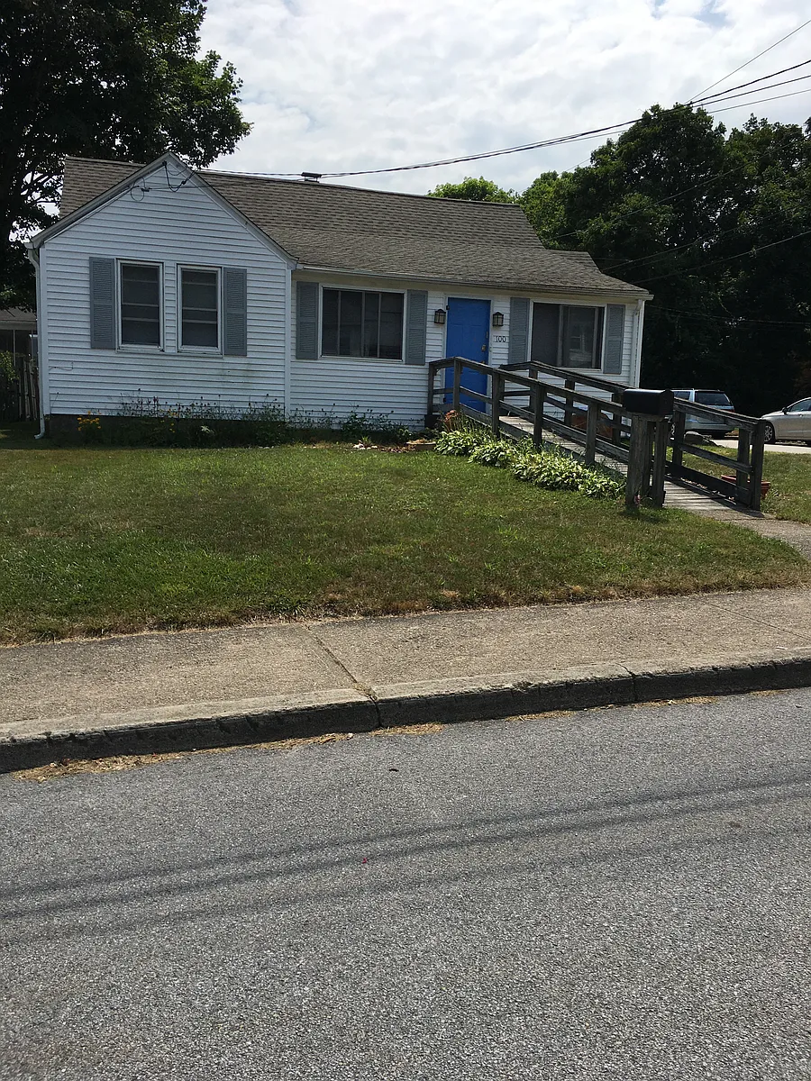 Building Photo - 100 Rodman St