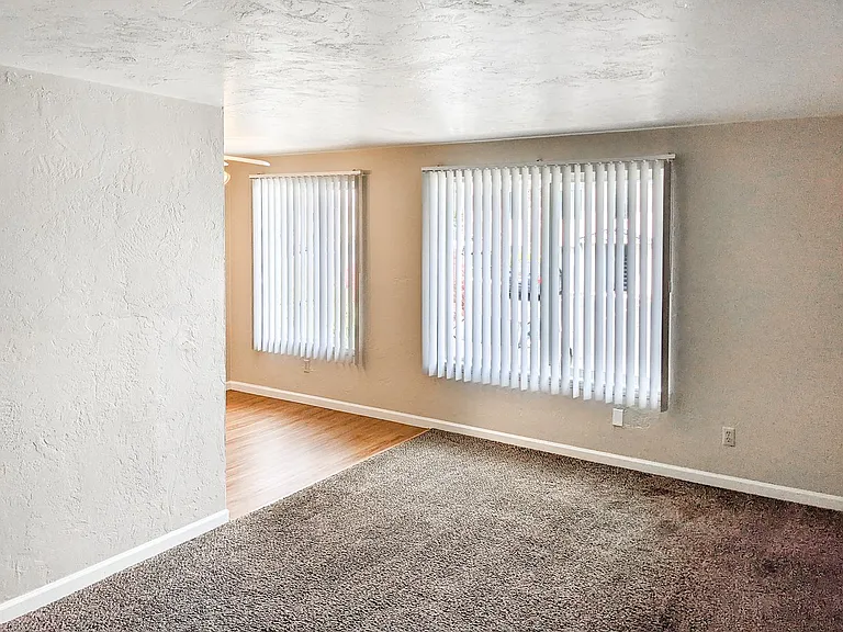 Apartment in West Salem near banks, shopping areas, bus lines, and downtown! ~ Colonial — Photo 79