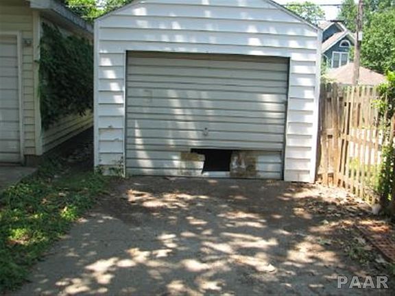 3rd image of 1221 N Bourland Ave