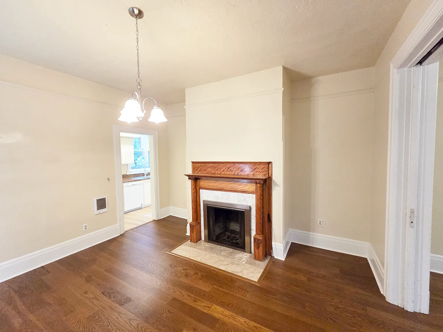 3 bed, 1700 sqft, $3,400 — Photo 3