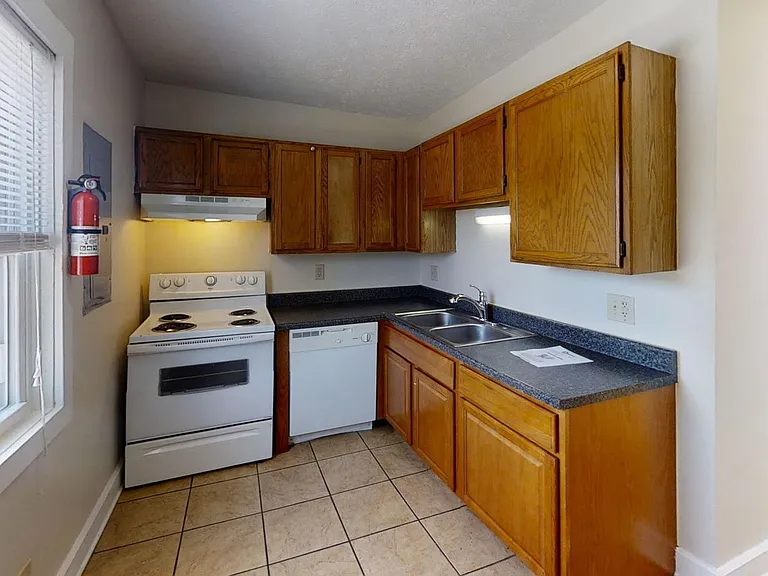 1372 Indianola Ave — Photo 2