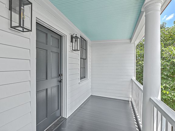 UPPER LEVEL PORCH