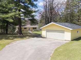 595 N Riverhills Rd, Kingsford, MI 49802