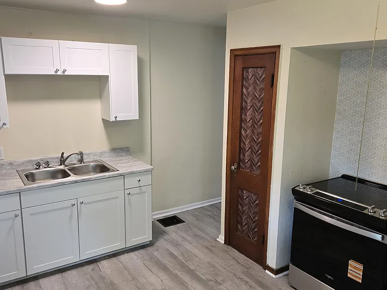 1606 E Whittier St #1606 — Photo 3