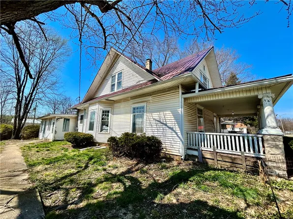 105 N Randall St, Martinsville, IL 62442