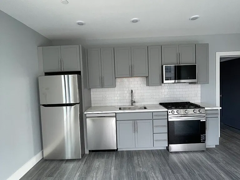 365-367 Western Ave #301D — Photo 2