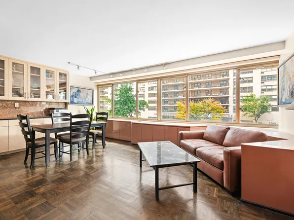 315 West 70th Street image 4 of 7