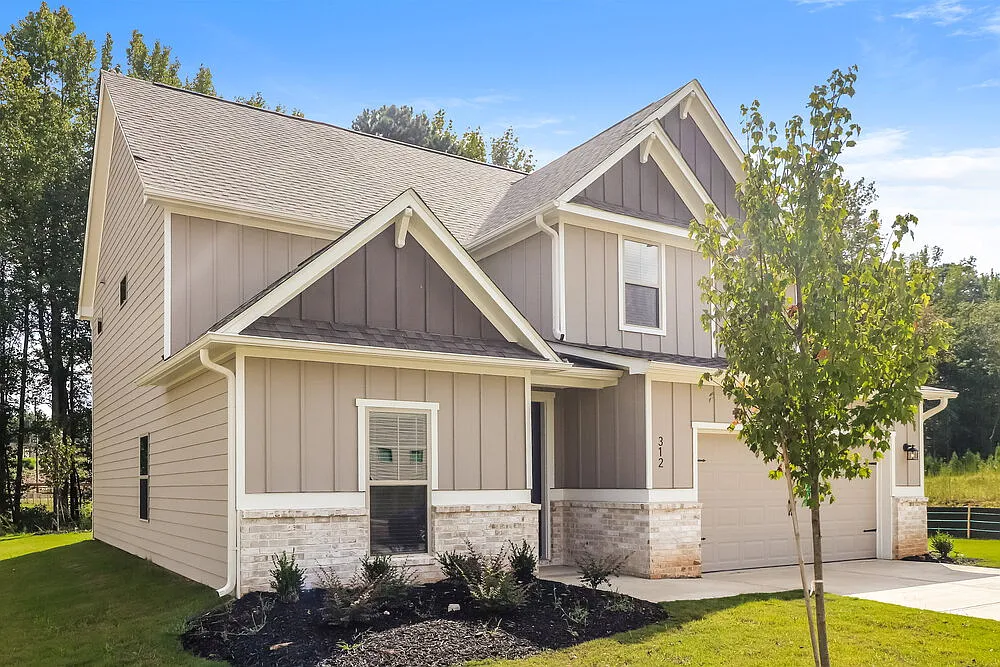 4 bed, 2.5 bath, 2476 sqft, $2,450 — Photo 4