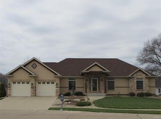 5304 Hawk Ridge Ct, Godfrey, IL 62035