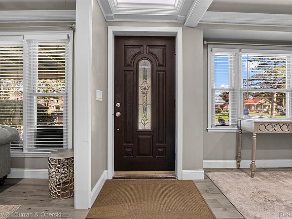 4th image of 6233 Oakman Blvd