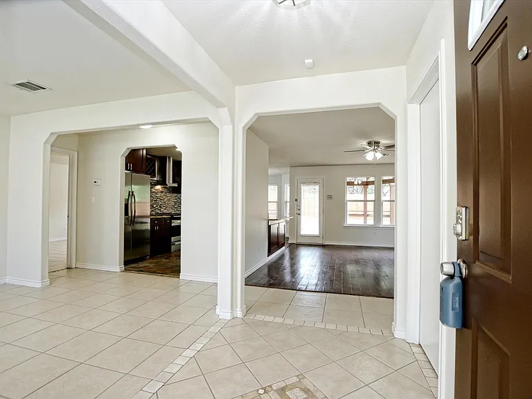 20601 Camel Back St — Photo 3