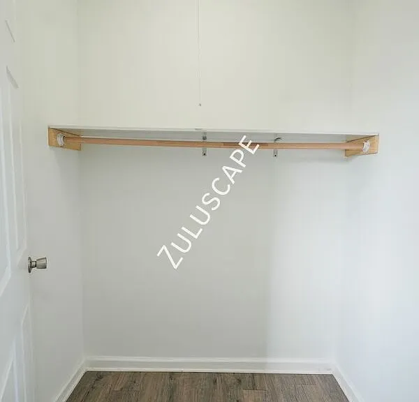 3515 E 10th St — Photo 7