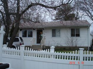 197 Benton Pl, Bay Shore, NY 11706