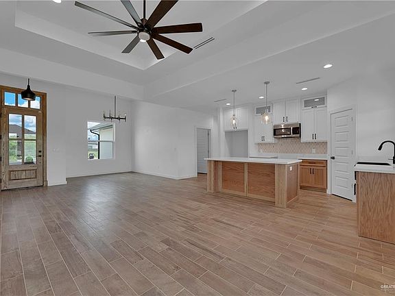 4th image of 804 Fannin St
