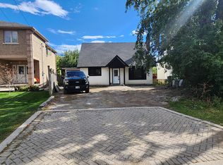 940 1st St, Mississauga, ON L5E1A8