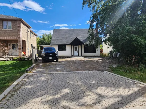 940 1st St, Mississauga, ON L5E 1A8