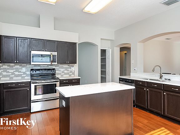 5th image of 11015 Sailbrooke Dr