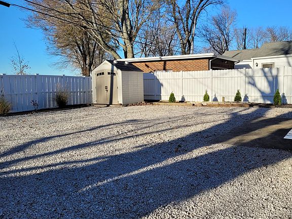 Back of house. Shed no garage!