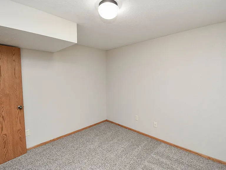 5101 W Cushman St — Photo 41