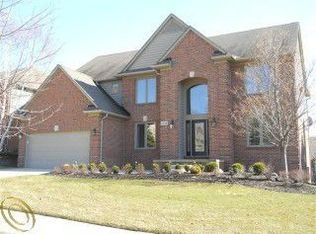 1736 Chase Dr, Rochester, MI 48307