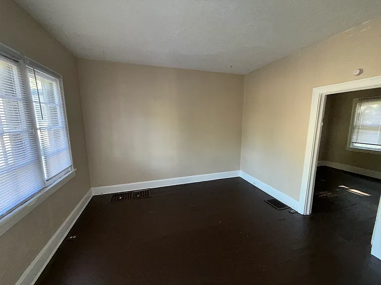 871 Midway Ave — Photo 6