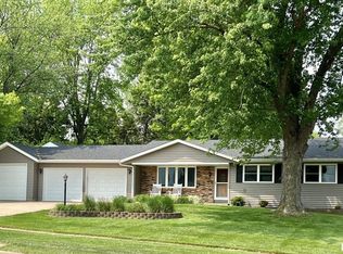 5198 Crow Creek Rd, Bettendorf, IA 52722