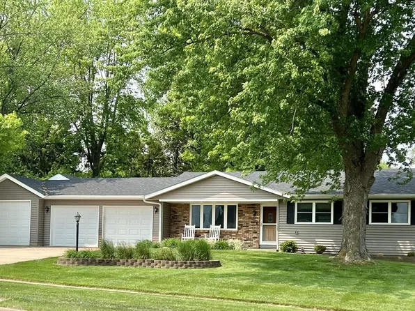 5198 Crow Creek Rd, Bettendorf, IA 52722