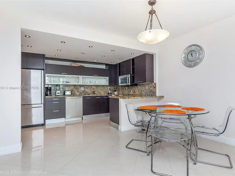 19380 Collins Ave #427 — Photo 2