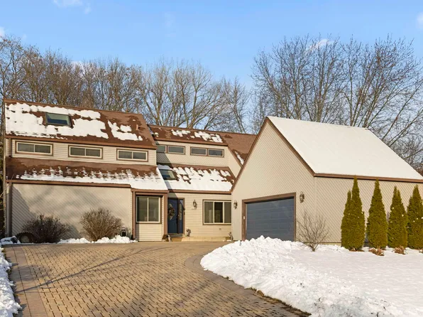 27W148 Robert Ave, Naperville, IL 60565