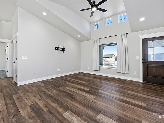 4th image of 903 Monument Peak Pl