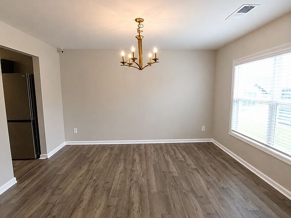 4th image of 250 Bent Holly Dr