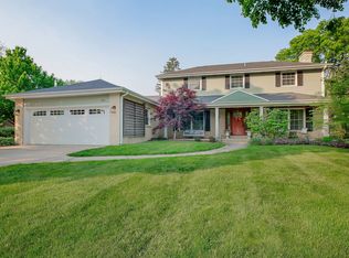 1595 Whitman Ln, Wheaton, IL 60189