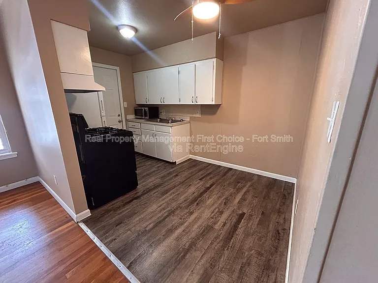 2301 S V St #7 — Photo 4