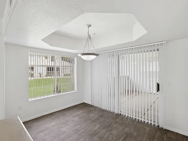 The Village at Sun Valley Apartments — Photo 36