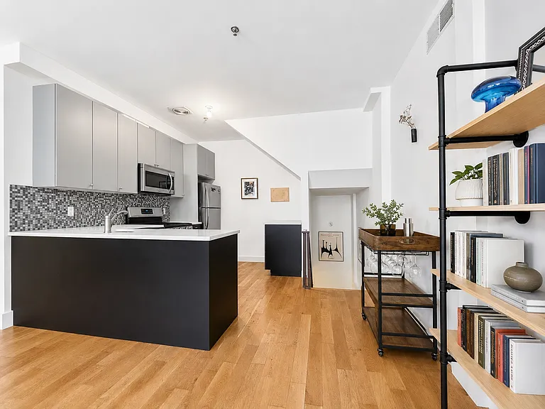 94 Meserole St #1A — Photo 3