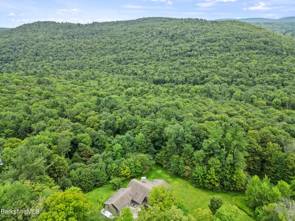 140 Leland Rd, Becket, MA 01223