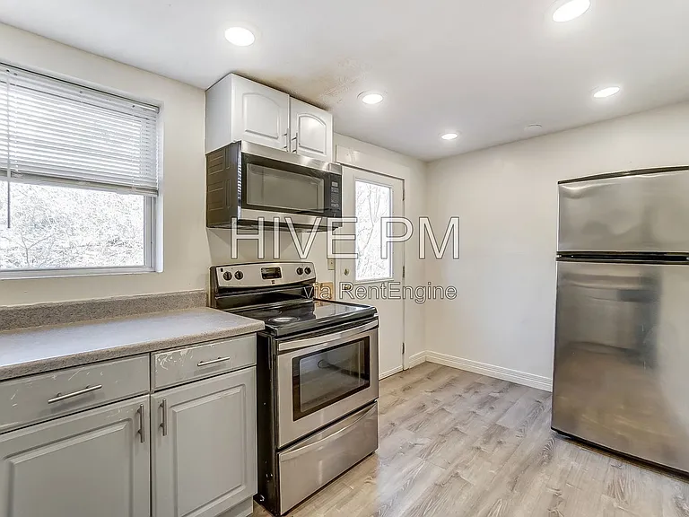 3246 Linwood Ave #2 — Photo 13