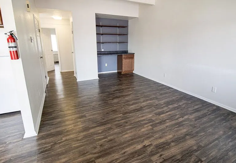 Town & Country Apartments — Photo 9