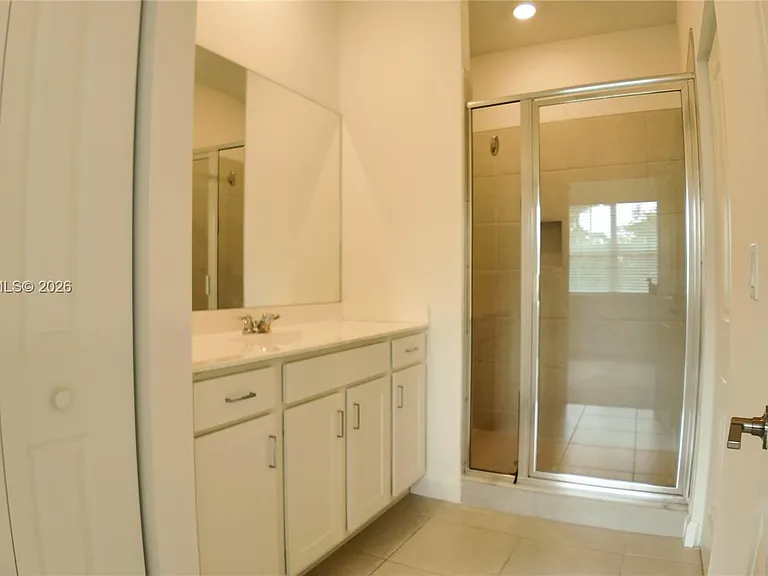 4612 Hollister Ave — Photo 32