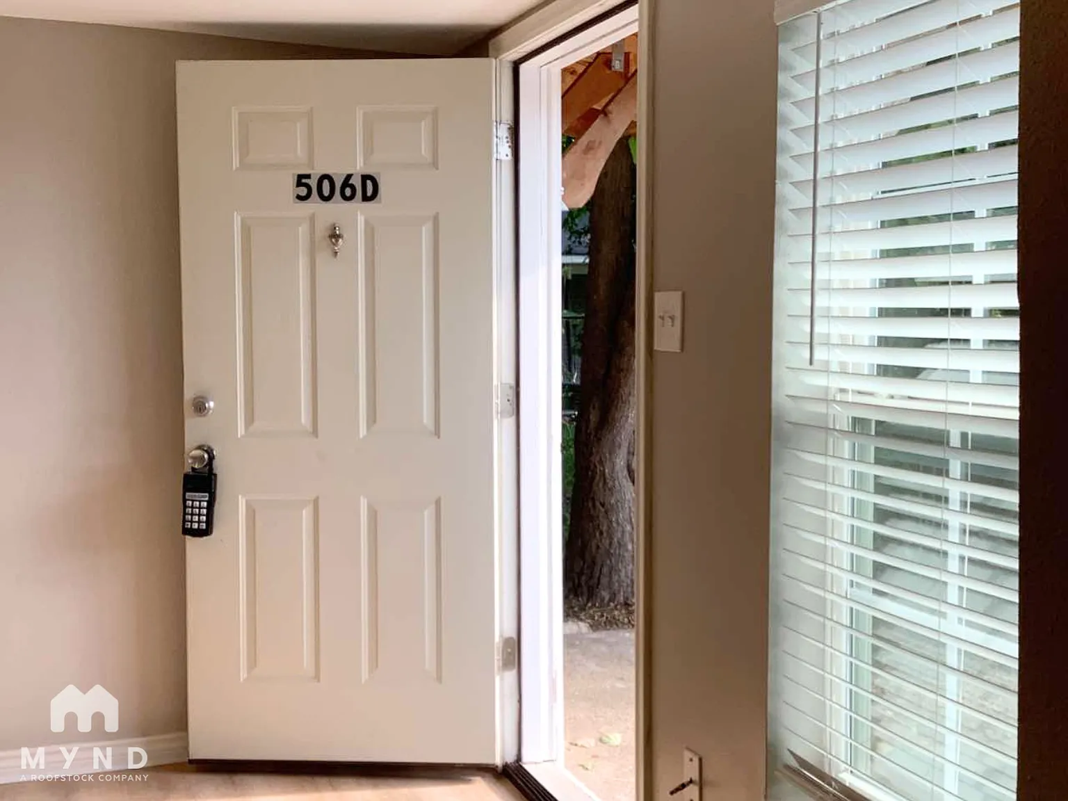 1 bed, 1.0 bath, 450 sqft, $1,045 — Photo 3