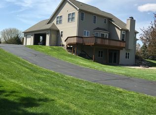 3555 Embassy Dr, Howell, MI 48843