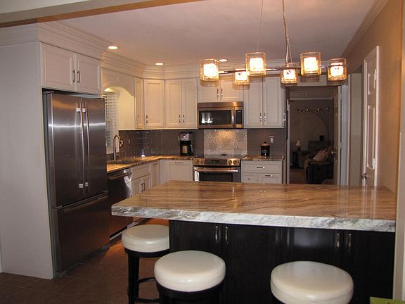 4th image of 80 Farmington Pl