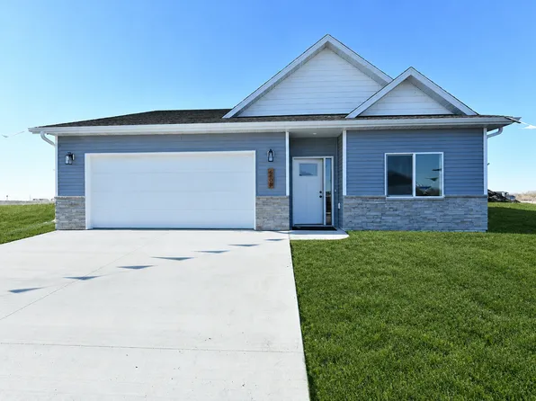 6808 Deer Creek Pkwy S, Fargo, ND 58104