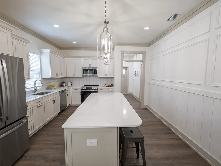549 W Hancock St — Photo 4