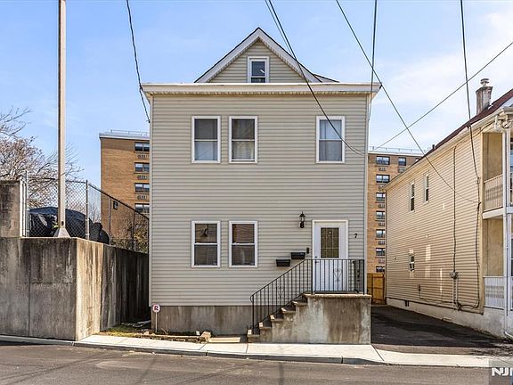 2nd image of 7 Edison Pl