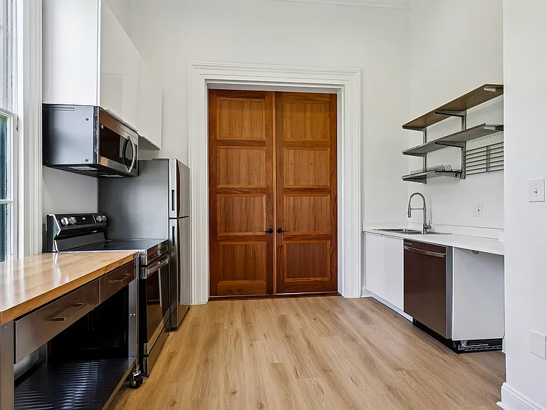 1200 Simon Bolivar Ave — Photo 7