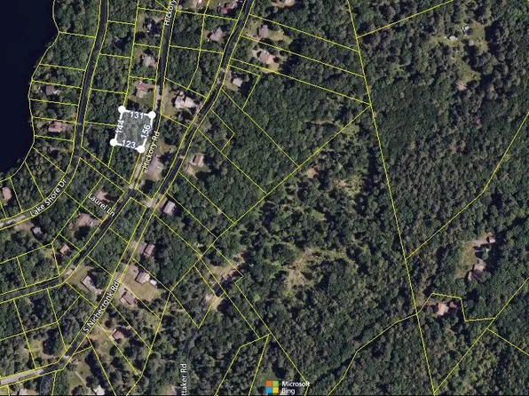 124 Hickory Rd, Dingmans Ferry, PA 18328