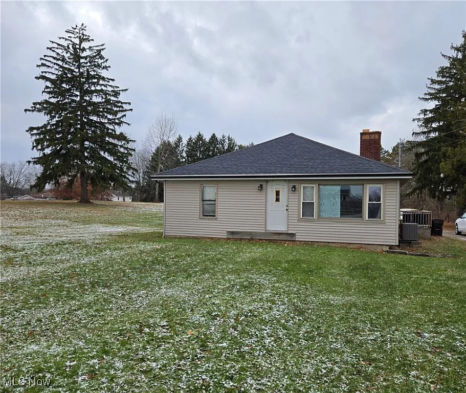 2227 Perry Dr SW photo 1
