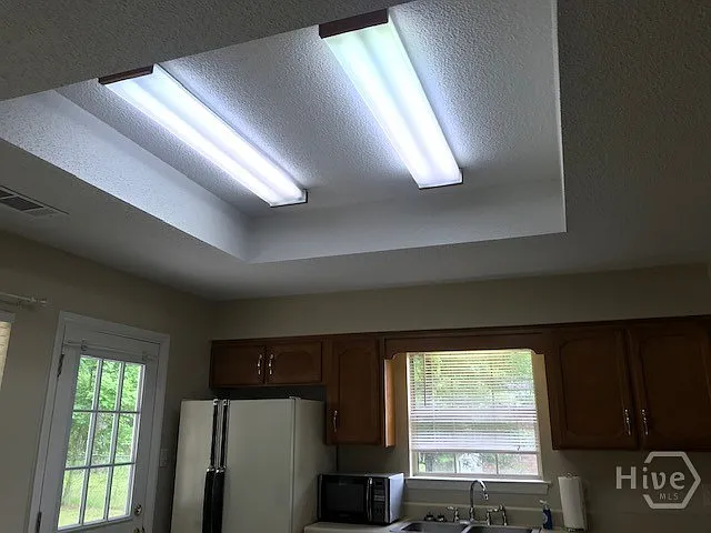 700 Greenwich Dr — Photo 6